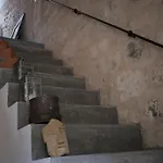 Дом отдыха The Garden Among Lemons Шикли