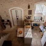 Дом отдыха The Garden Among Lemons Шикли