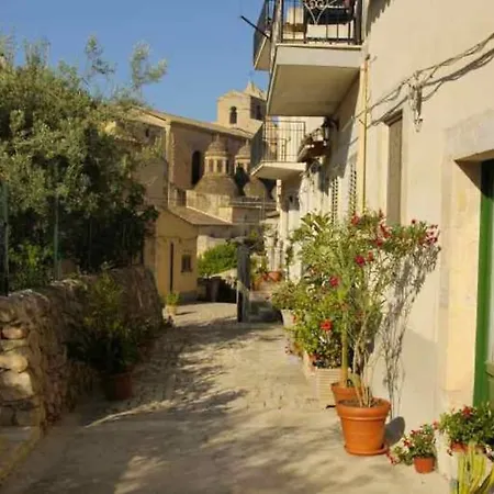 The Garden Among Lemons Casa de Férias *